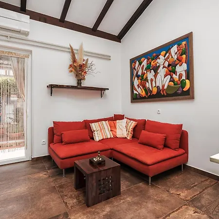 Runa - Cozy Little House Near The