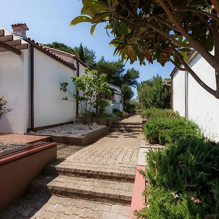 Apartment Runa - Cozy Little House Near The Porec